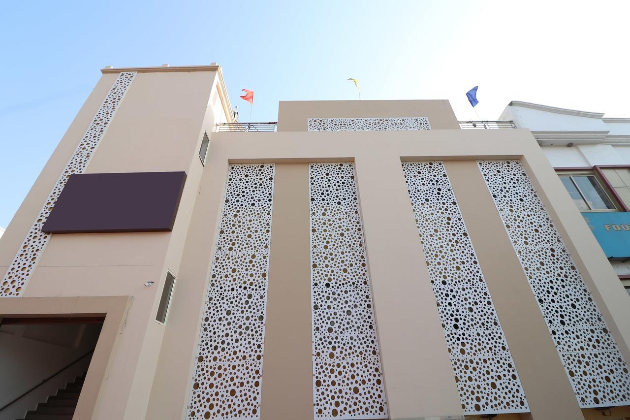 Oyo 13406 Hotel Golden Leaf Bareilly Ngoại thất bức ảnh