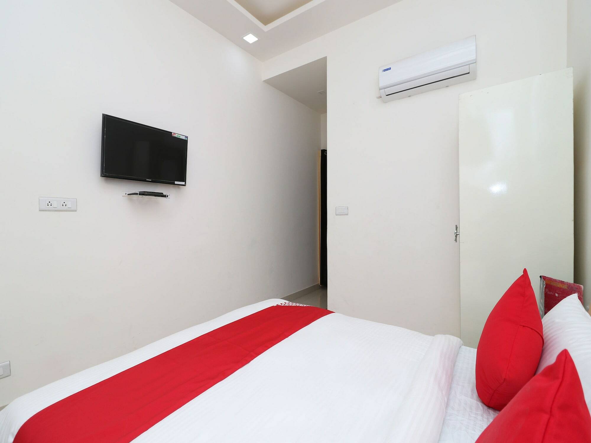 Oyo 13406 Hotel Golden Leaf Bareilly Ngoại thất bức ảnh