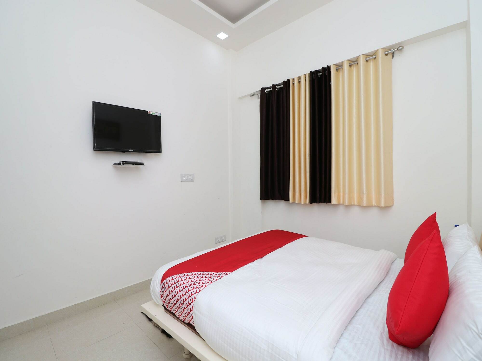 Oyo 13406 Hotel Golden Leaf Bareilly Ngoại thất bức ảnh